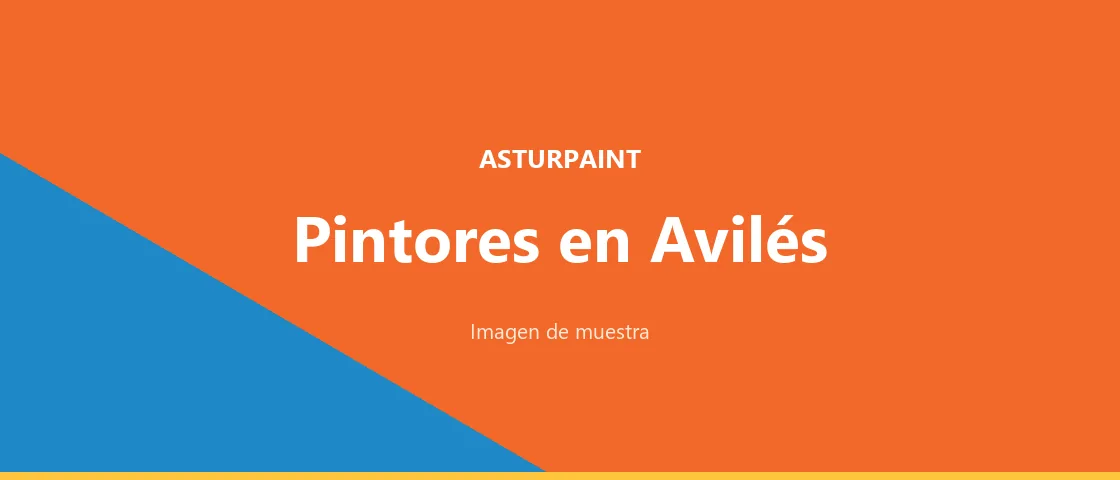 Pintores trabajando en la fachada de un edificio en Avilés, Asturias